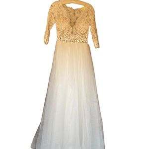 NWT Babyonline DRESS wedding gown in size 2